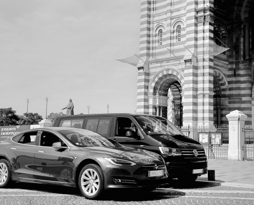 Photos en noir et blanc de véhicules privés à Marseille